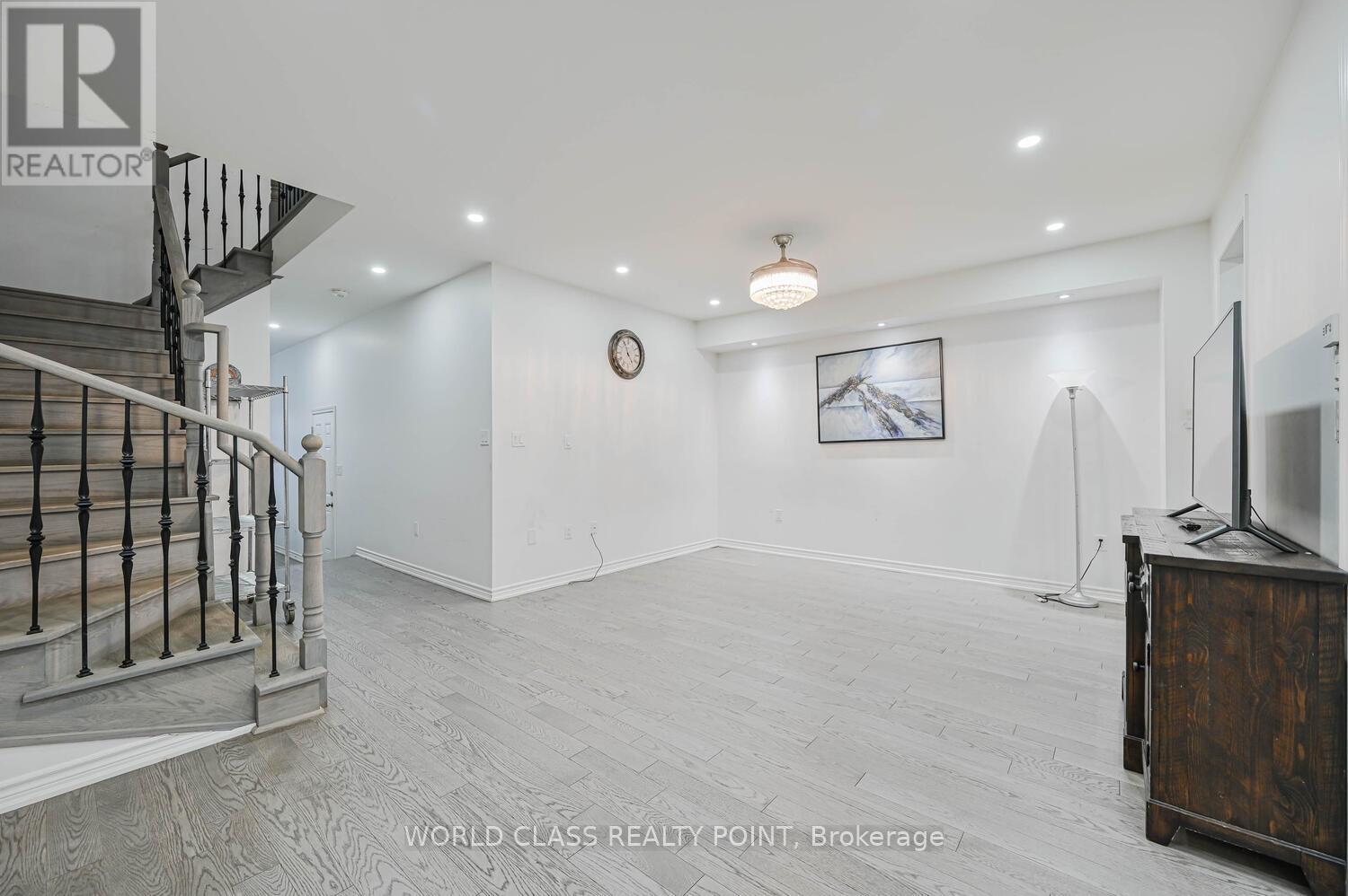 4 Hashmi Place, Brampton, Ontario  L6Y 6K1 - Photo 10 - W12764780