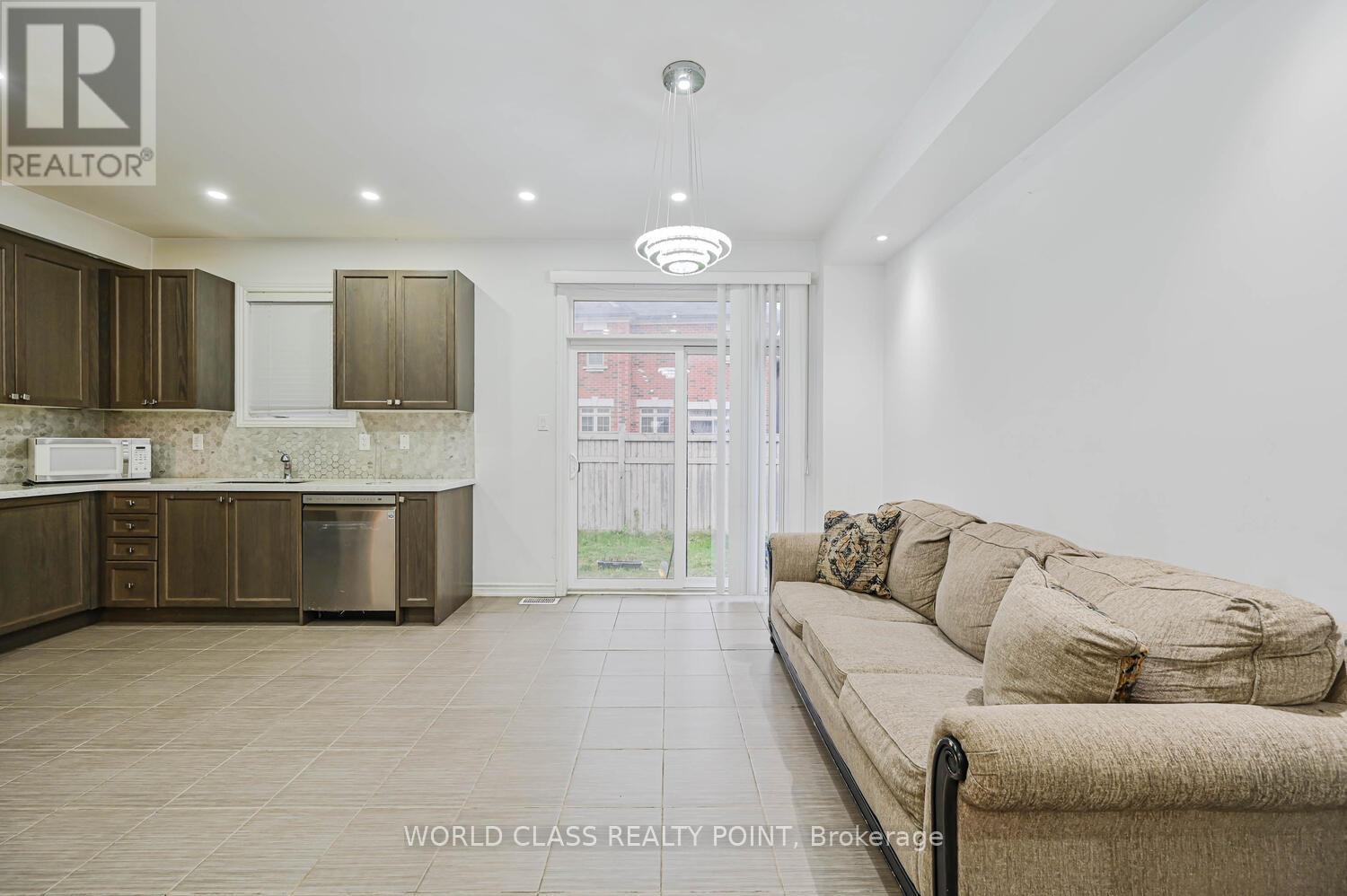 4 Hashmi Place, Brampton, Ontario  L6Y 6K1 - Photo 15 - W12764780