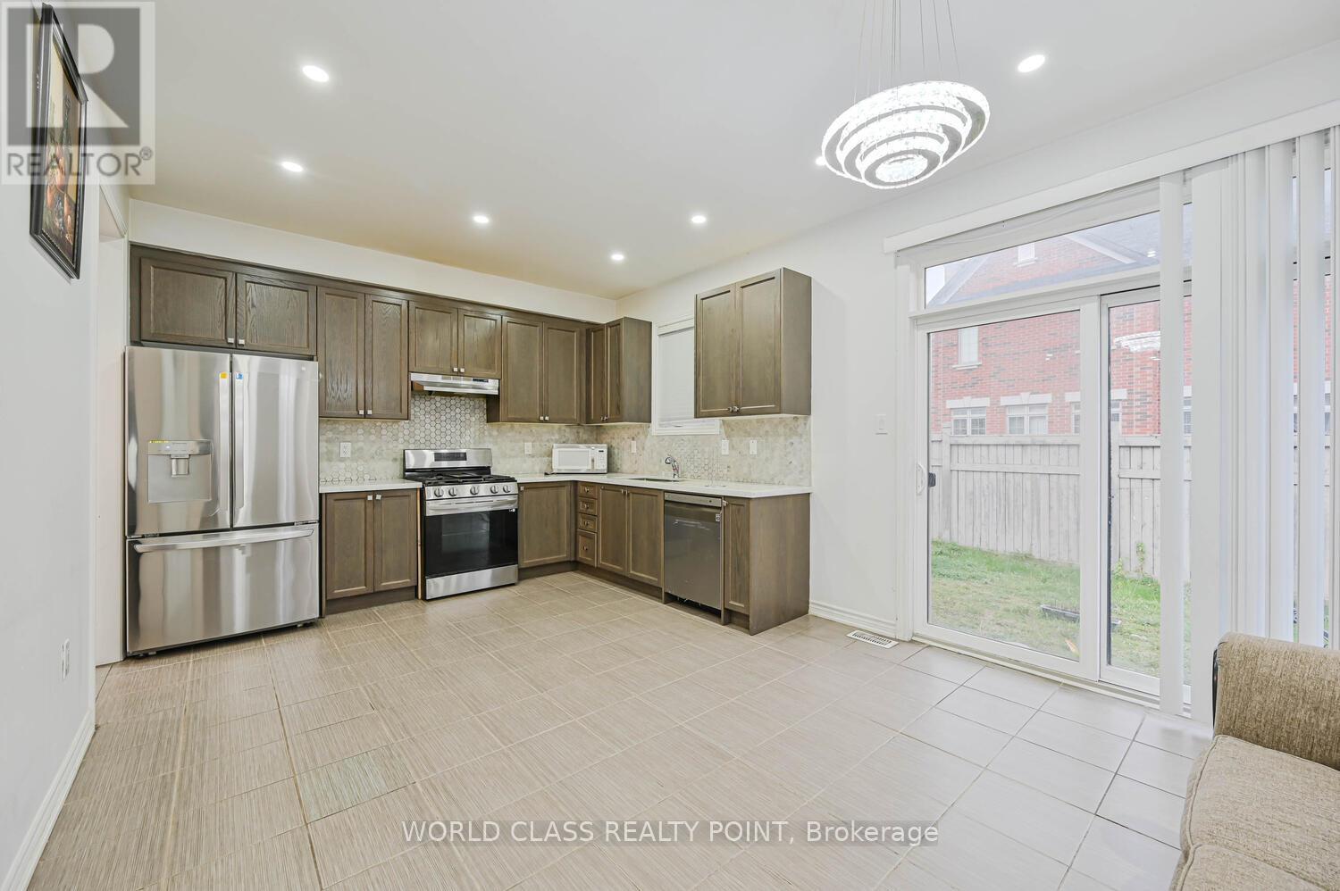 4 Hashmi Place, Brampton, Ontario  L6Y 6K1 - Photo 16 - W12764780