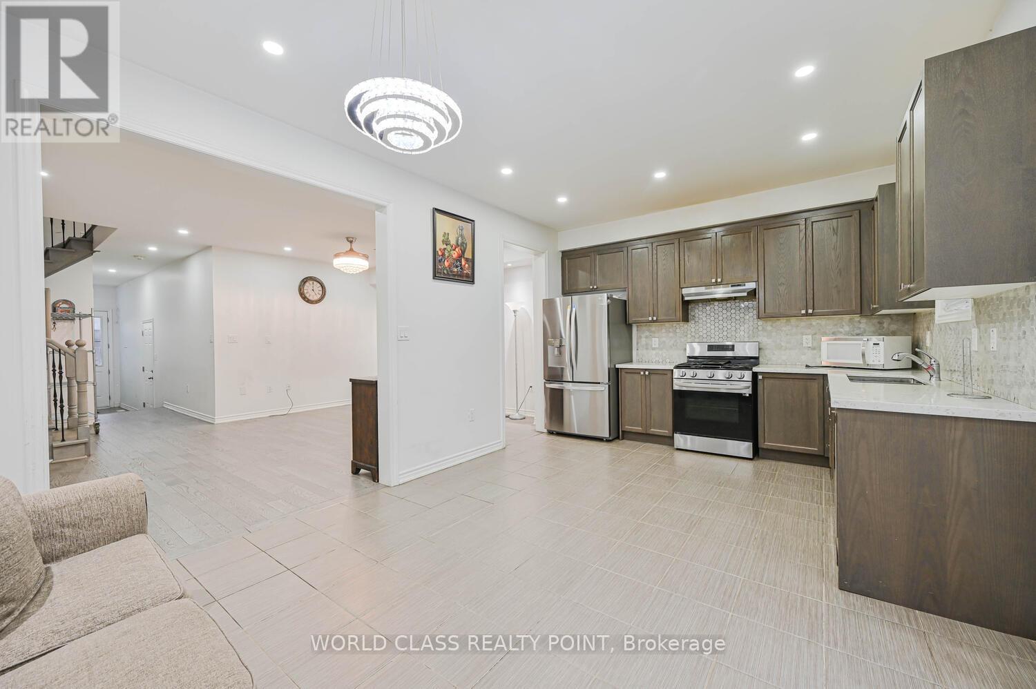 4 Hashmi Place, Brampton, Ontario  L6Y 6K1 - Photo 19 - W12764780