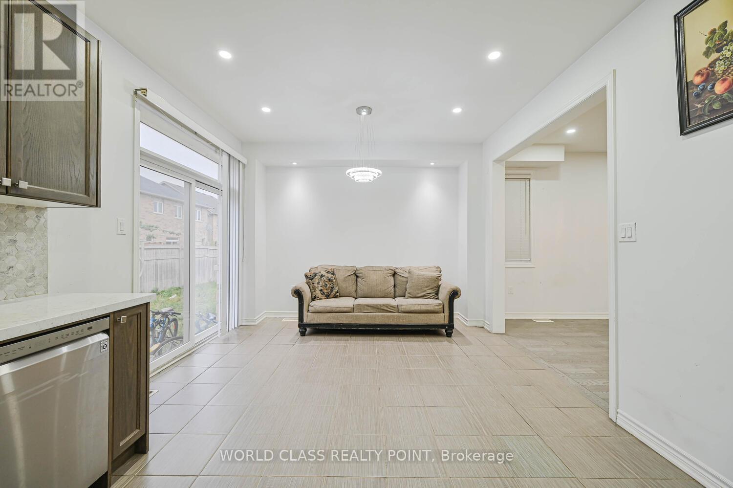 4 Hashmi Place, Brampton, Ontario  L6Y 6K1 - Photo 21 - W12764780