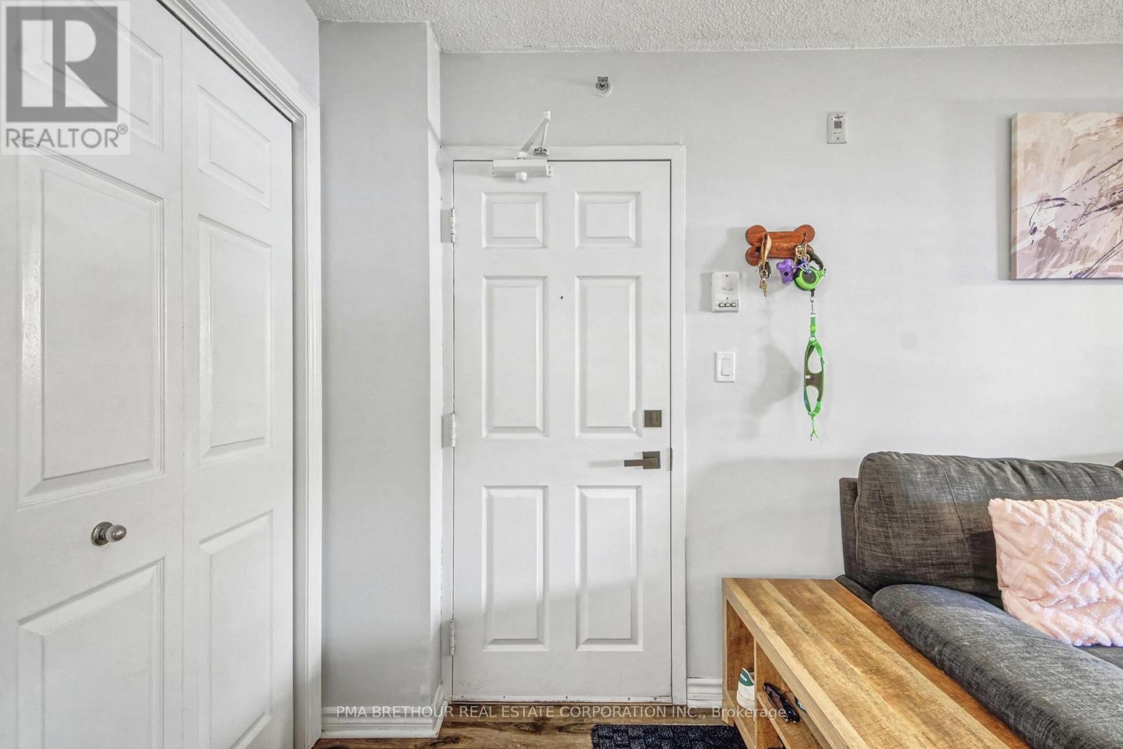 106 - 4003 Kilmer Drive, Burlington, Ontario  L7M 4M1 - Photo 5 - W12764792