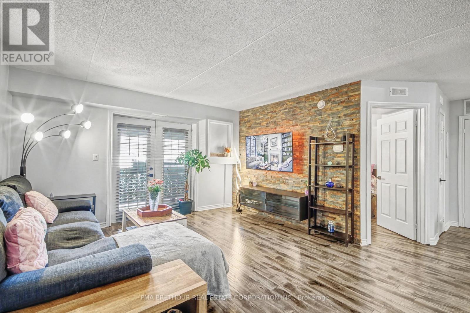 106 - 4003 Kilmer Drive, Burlington, Ontario  L7M 4M1 - Photo 6 - W12764792