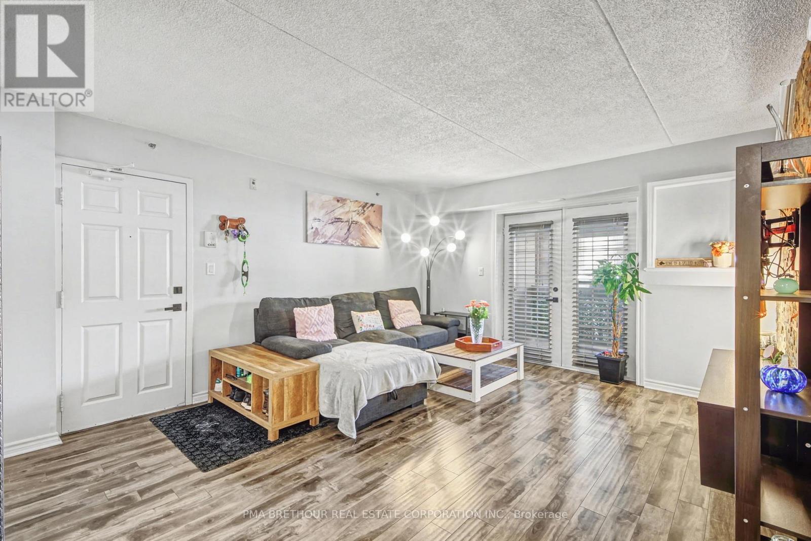 106 - 4003 Kilmer Drive, Burlington, Ontario  L7M 4M1 - Photo 8 - W12764792