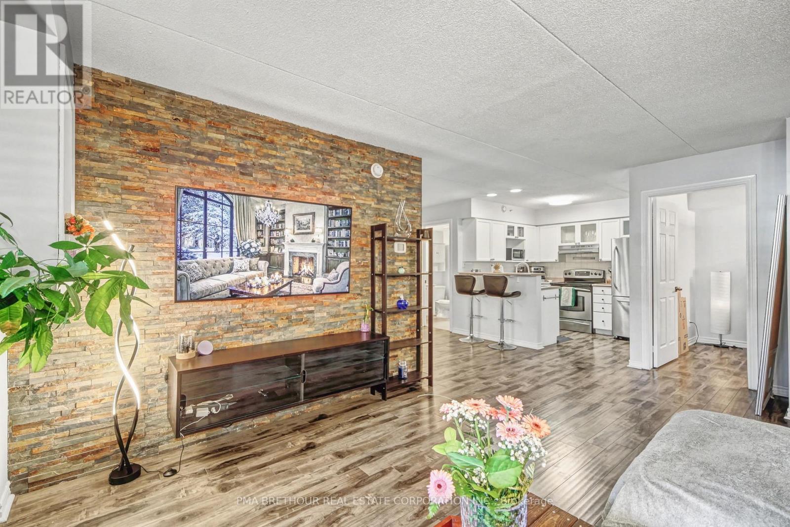 106 - 4003 Kilmer Drive, Burlington, Ontario  L7M 4M1 - Photo 9 - W12764792