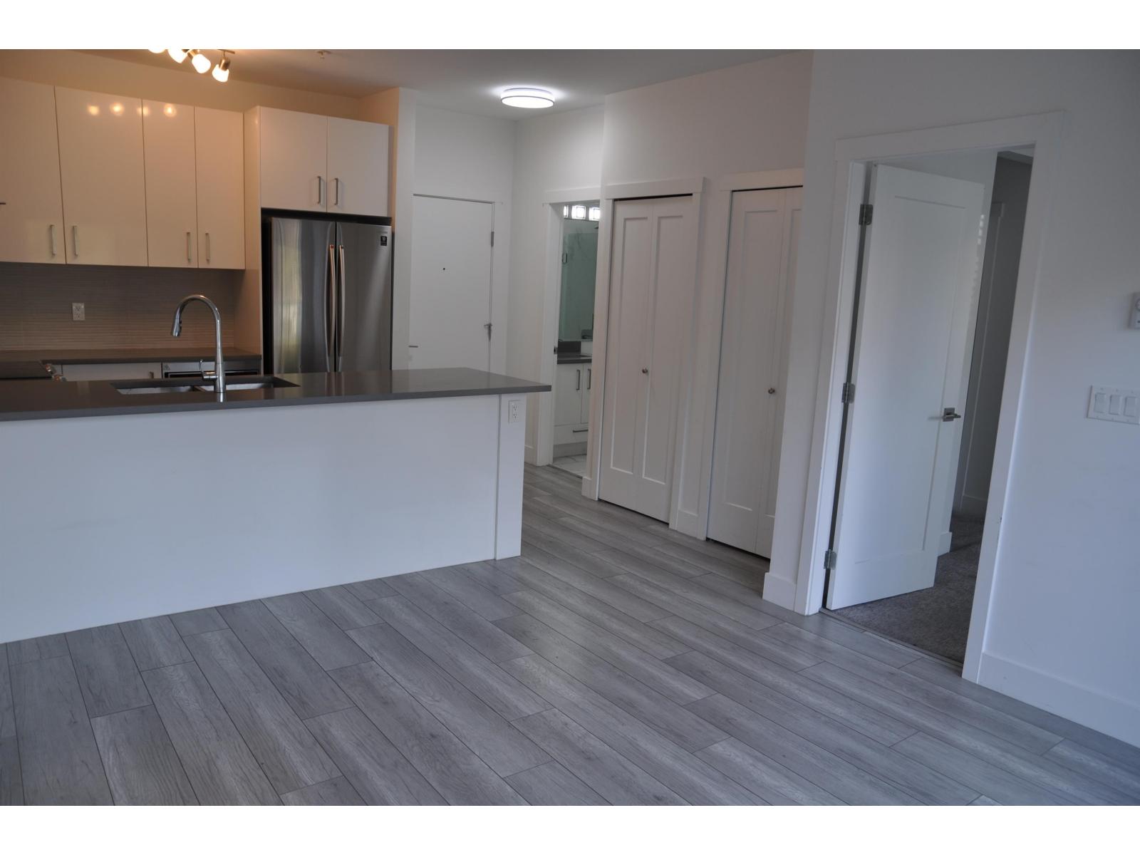 506 13978 Fraser Highway, Surrey, British Columbia  V3T 9P2 - Photo 2 - R3085912