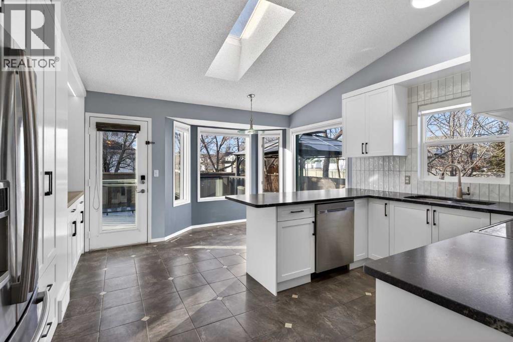 328 Douglas Ridge Close Se, Calgary, Alberta  T2Z 2M4 - Photo 6 - A2283253