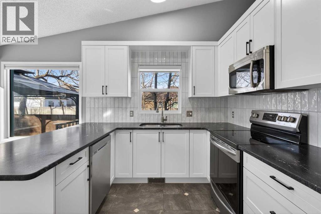 328 Douglas Ridge Close Se, Calgary, Alberta  T2Z 2M4 - Photo 8 - A2283253