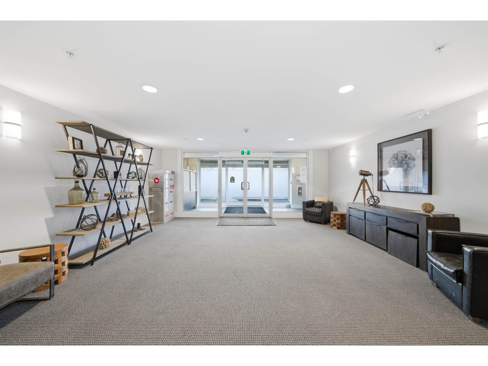 213 14550 Winter Crescent, Surrey, British Columbia  V4P 0G4 - Photo 3 - R3086189