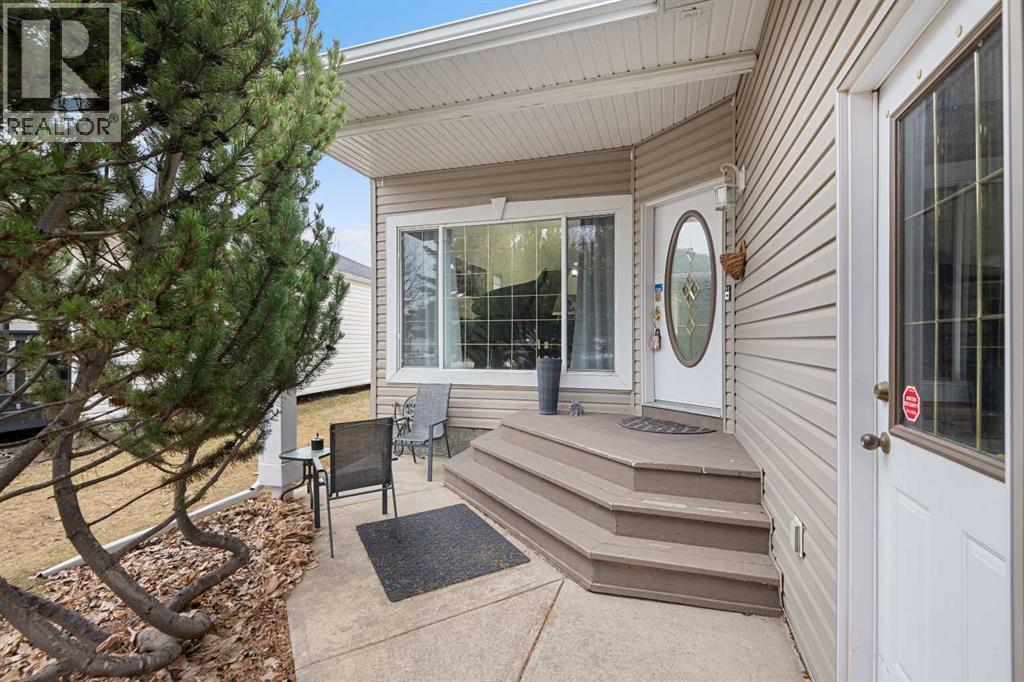 704 Woodside Drive, Airdrie, Alberta  T4B 2G9 - Photo 3 - A2284096