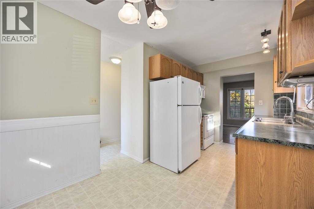 124 Fairview Place, Sarnia, Ontario  N7S 4E1 - Photo 13 - 25022468