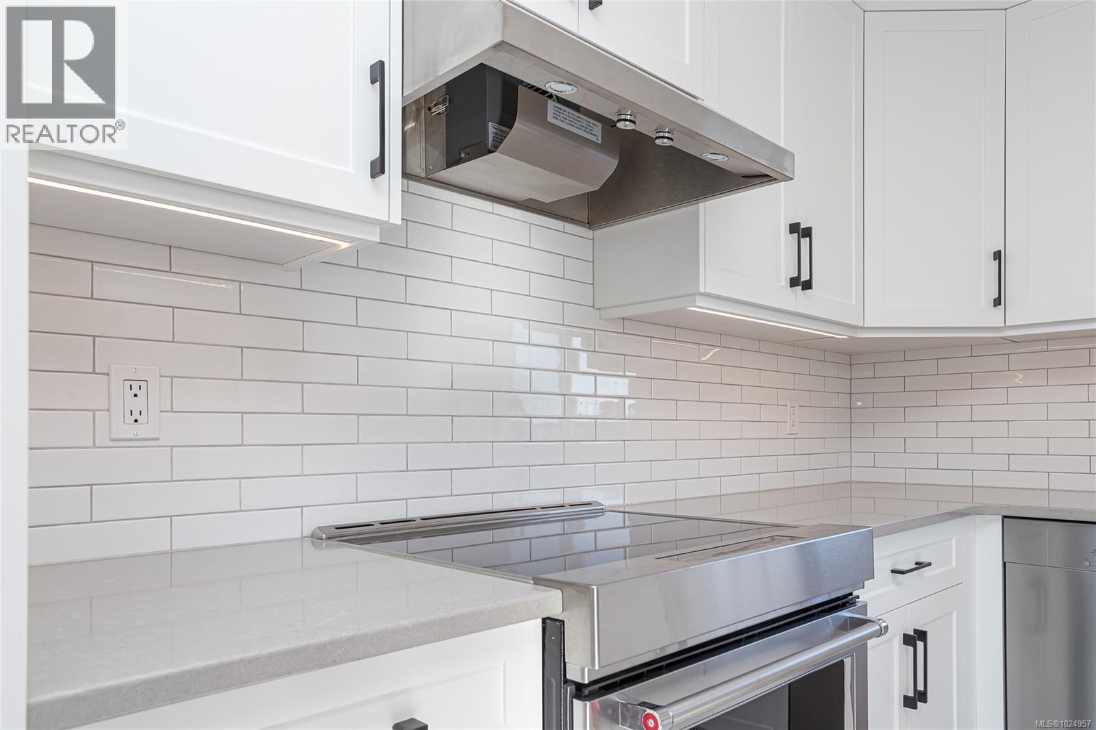 521 Pamela Pl, Saanich, British Columbia  V8Z 4H1 - Photo 12 - 1024957