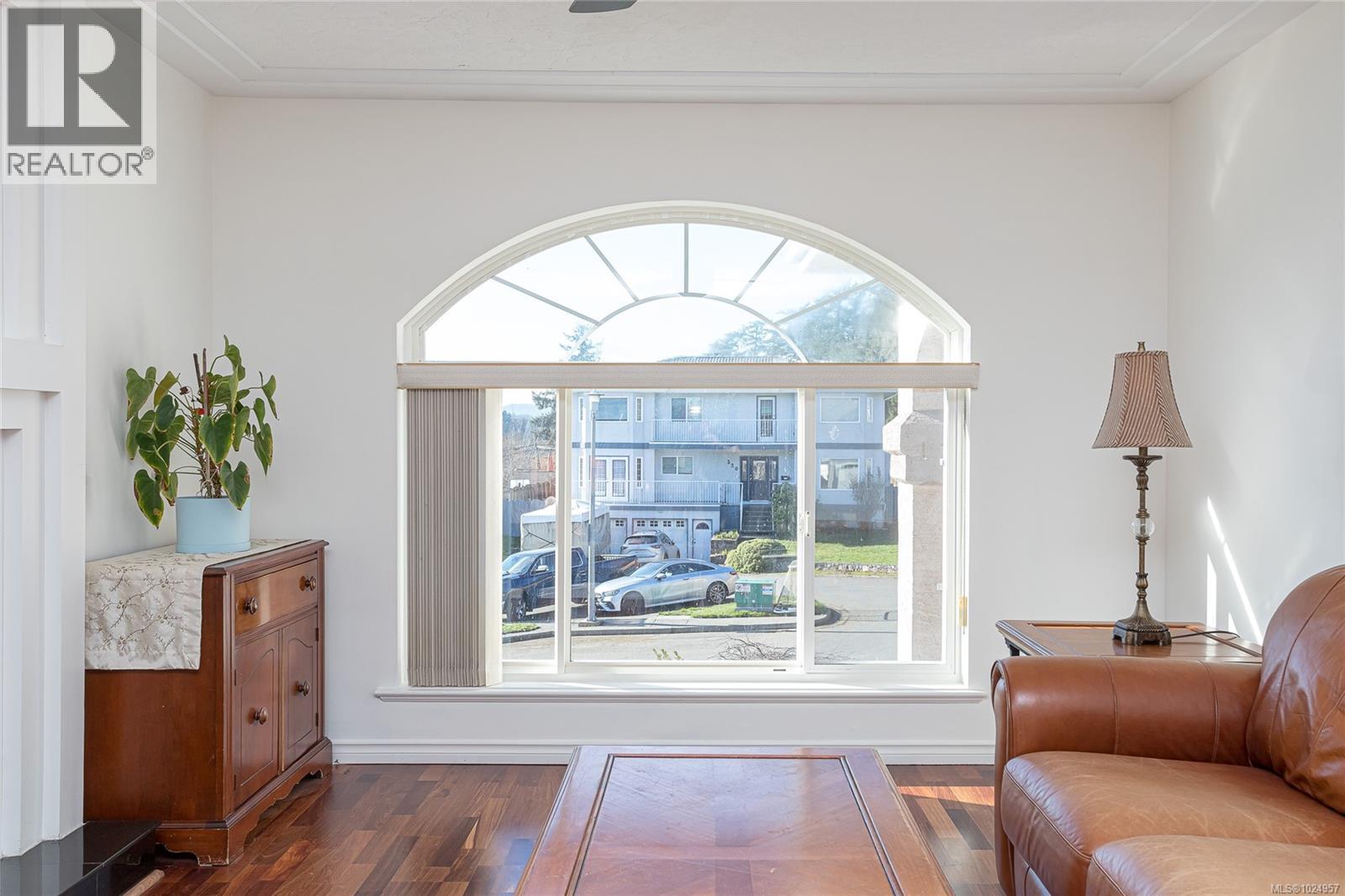 521 Pamela Pl, Saanich, British Columbia  V8Z 4H1 - Photo 15 - 1024957