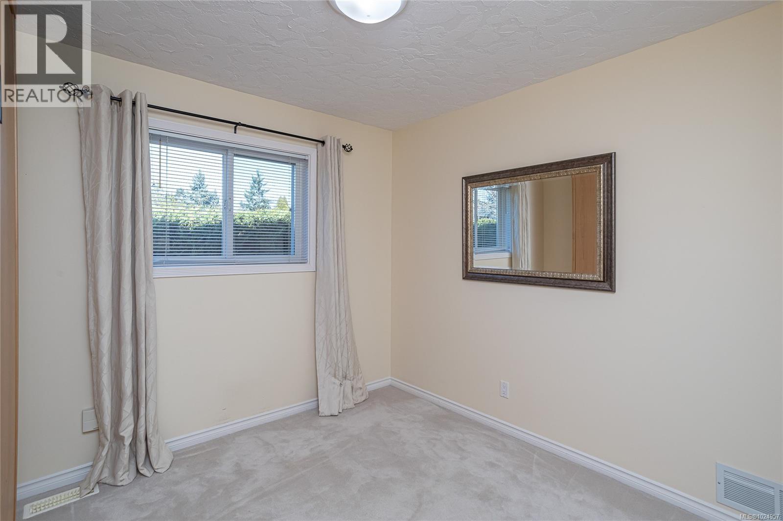 521 Pamela Pl, Saanich, British Columbia  V8Z 4H1 - Photo 25 - 1024957