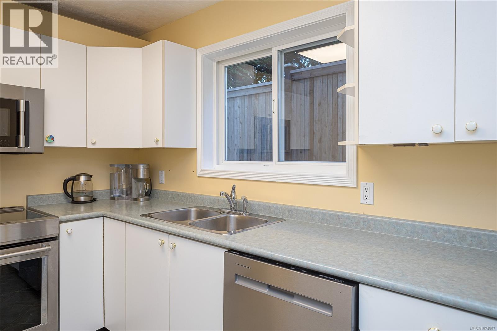 521 Pamela Pl, Saanich, British Columbia  V8Z 4H1 - Photo 33 - 1024957