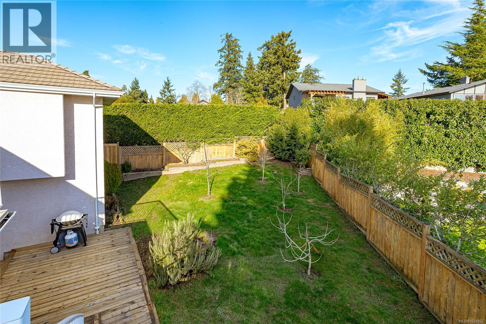 521 Pamela Pl, Saanich, British Columbia  V8Z 4H1 - Photo 45 - 1024957