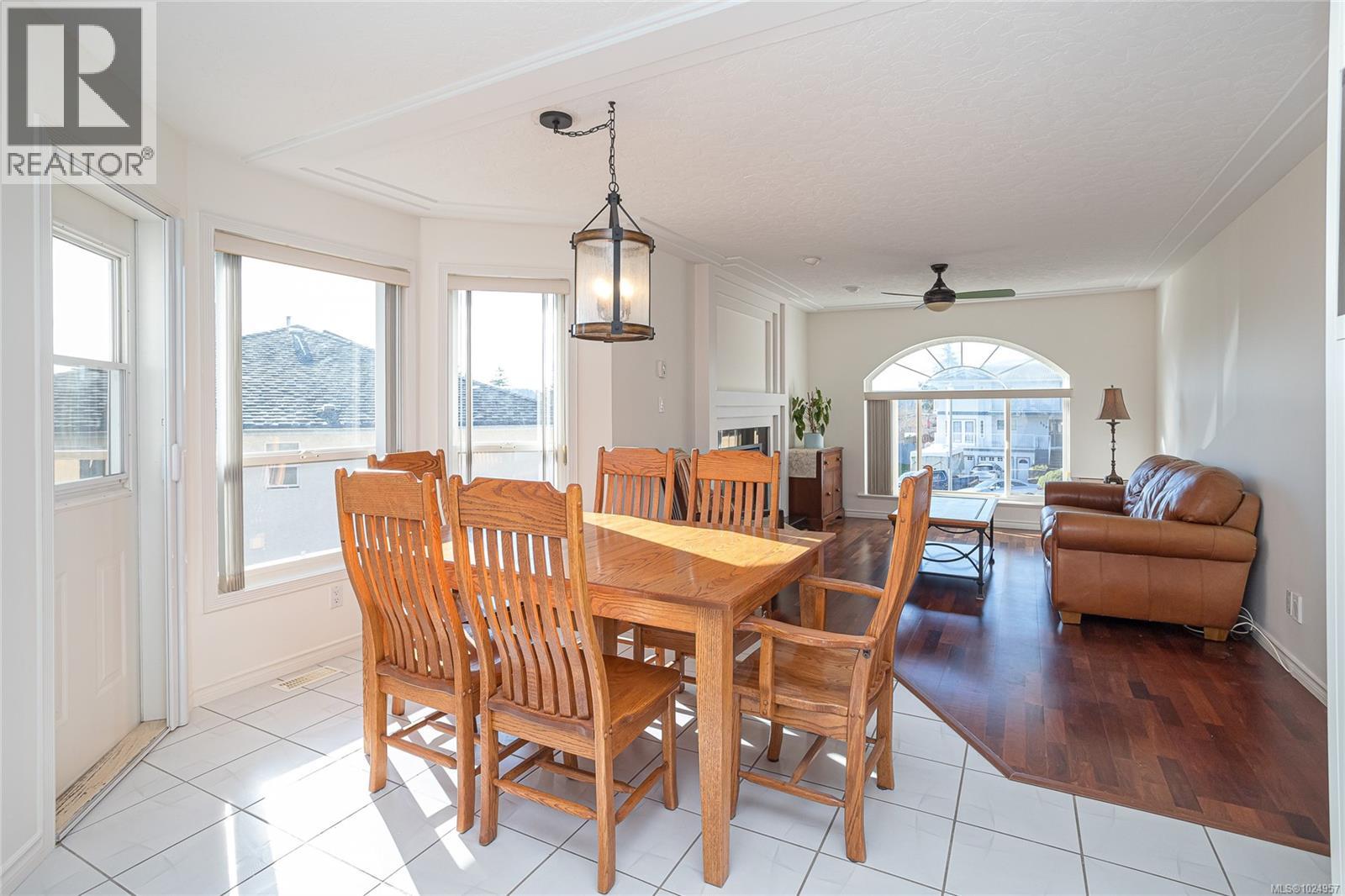 521 Pamela Pl, Saanich, British Columbia  V8Z 4H1 - Photo 8 - 1024957