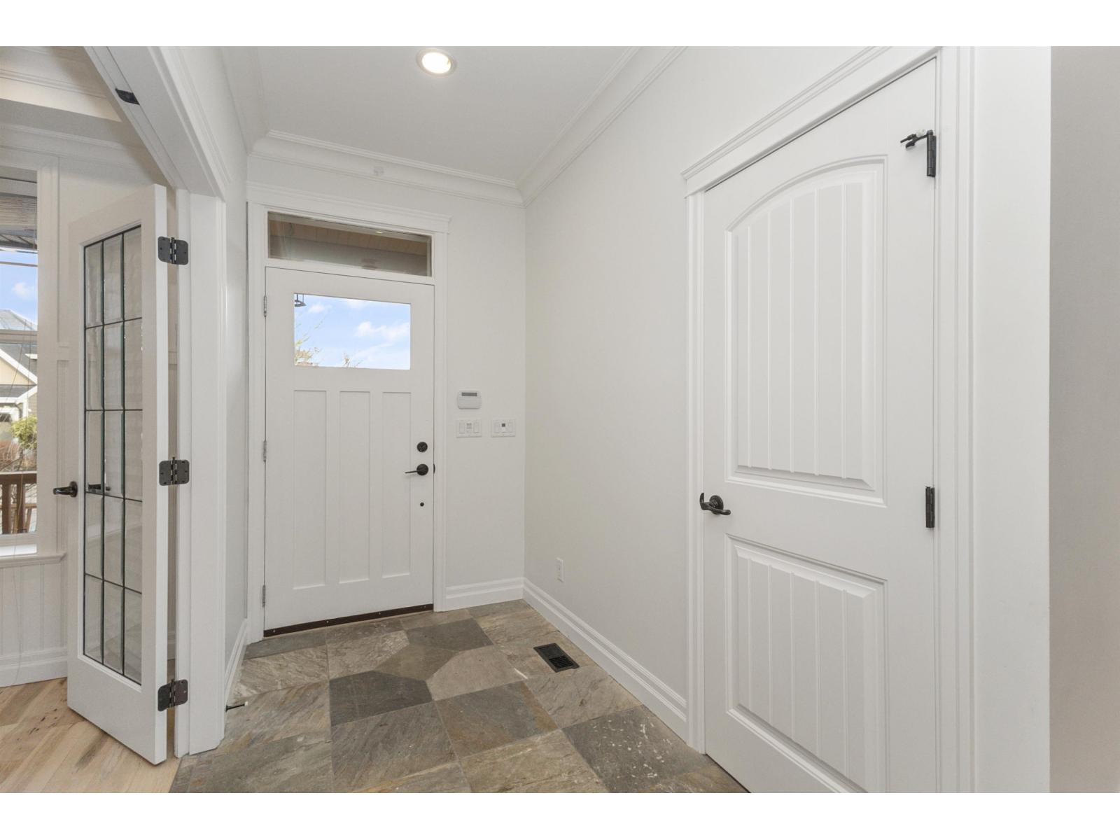 17394 2 Avenue, Surrey, British Columbia  V3Z 9P9 - Photo 7 - R3087335