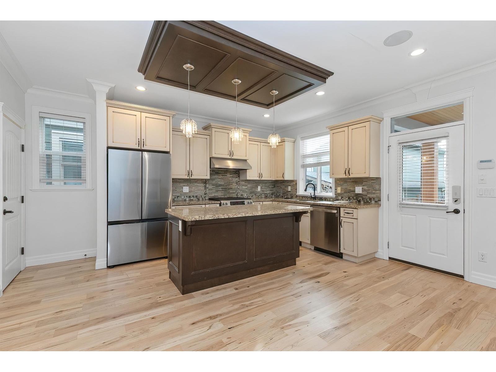 17394 2 Avenue, Surrey, British Columbia  V3Z 9P9 - Photo 8 - R3087335