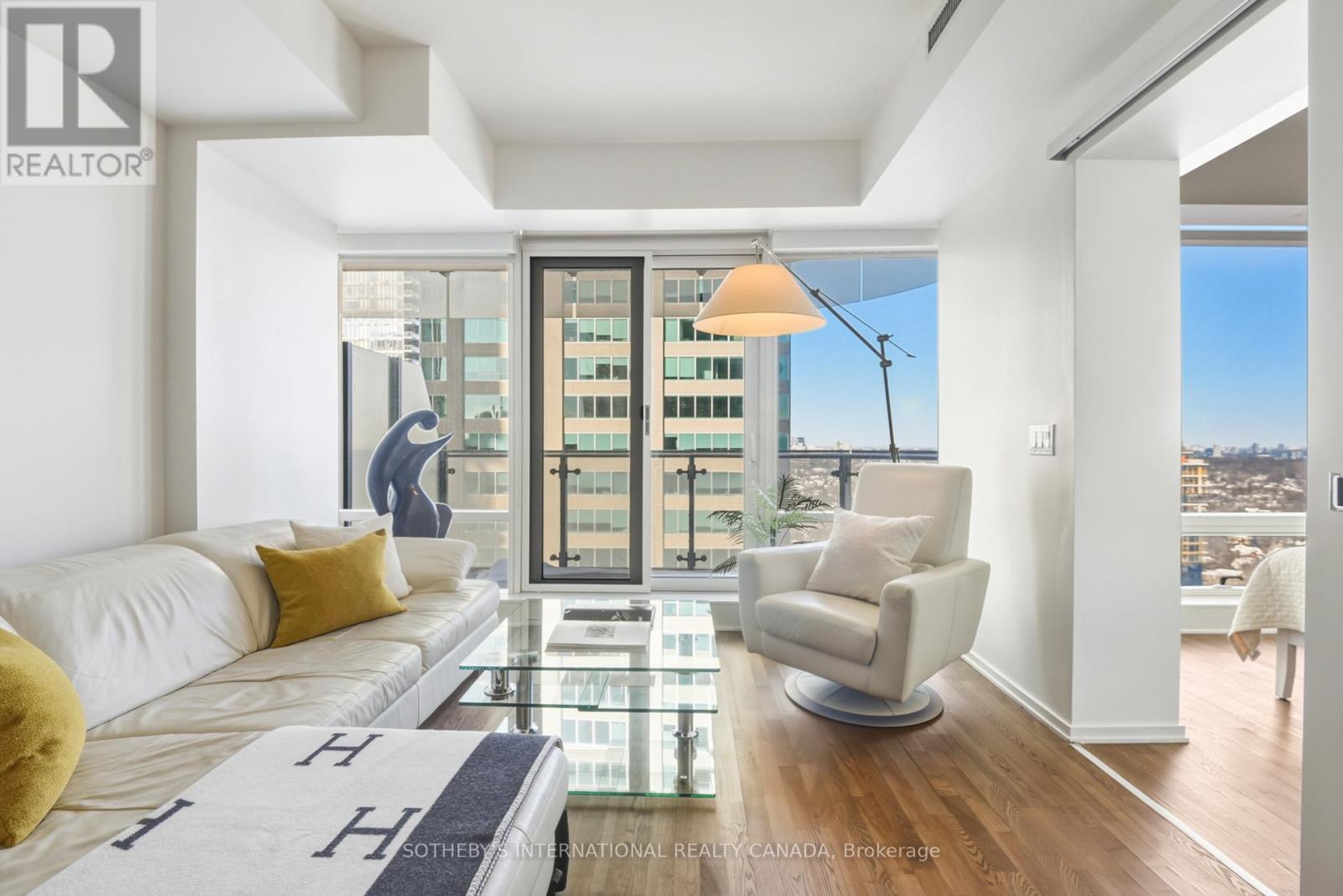 2712 - 1 Bloor Street E, Toronto, Ontario  M4W 0A8 - Photo 3 - C12761402