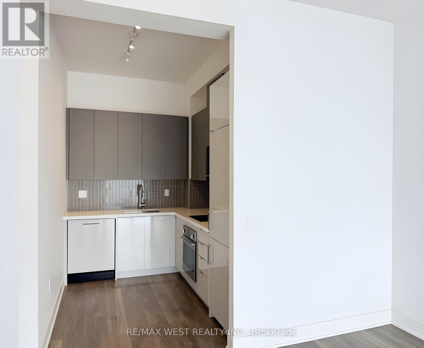 526 - 2908 Hwy 7 Road, Vaughan (Concord), Ontario  L4K 0K5 - Photo 5 - N12733714