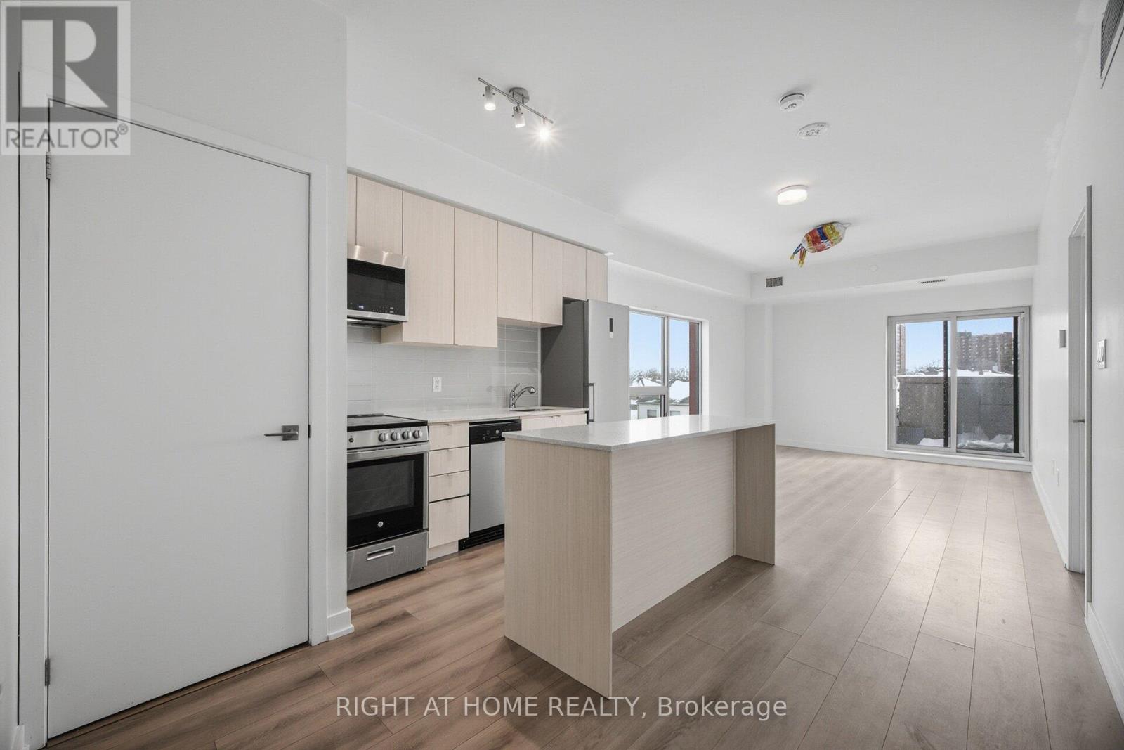 2433 Dufferin Street, Toronto (Briar Hill-Belgravia), Ontario  M6E 0B4 - Photo 7 - W12760532