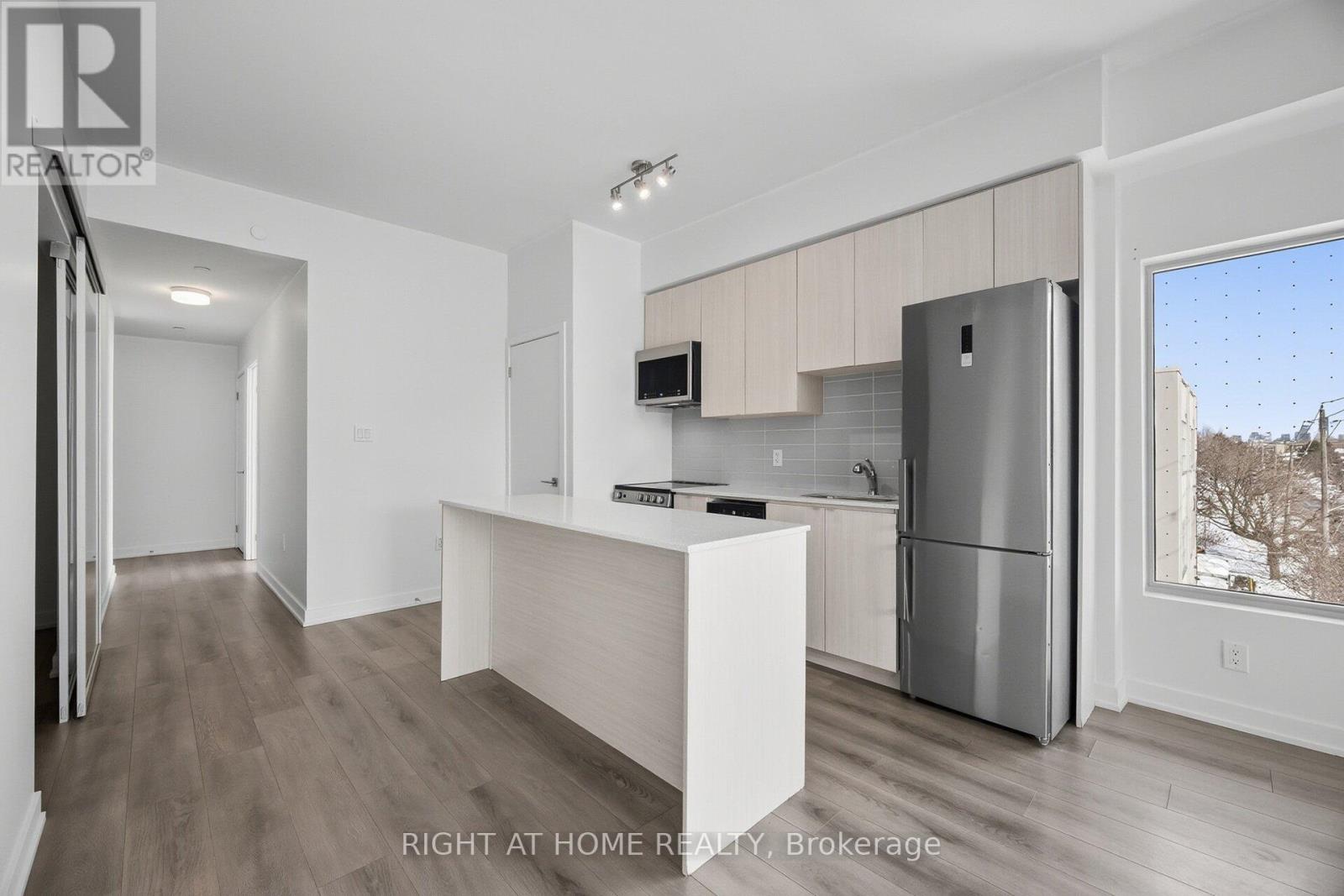 2433 Dufferin Street, Toronto (Briar Hill-Belgravia), Ontario  M6E 0B4 - Photo 9 - W12760532