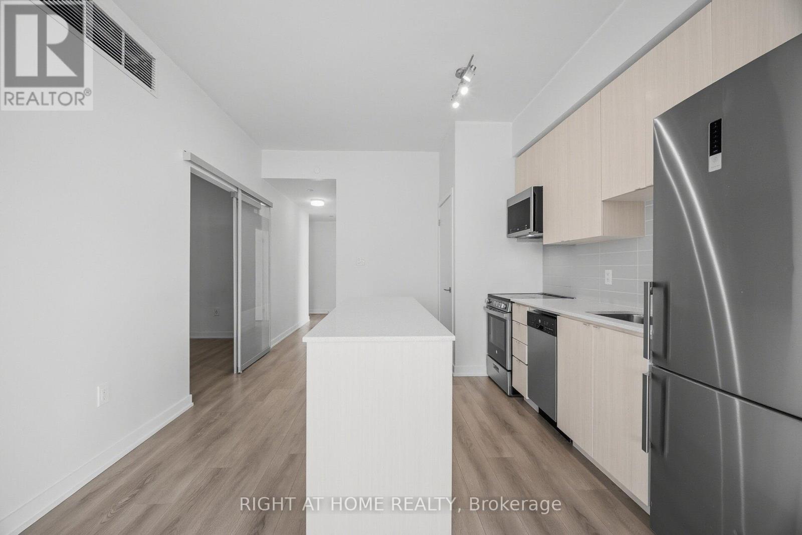 2433 Dufferin Street, Toronto (Briar Hill-Belgravia), Ontario  M6E 0B4 - Photo 10 - W12760532