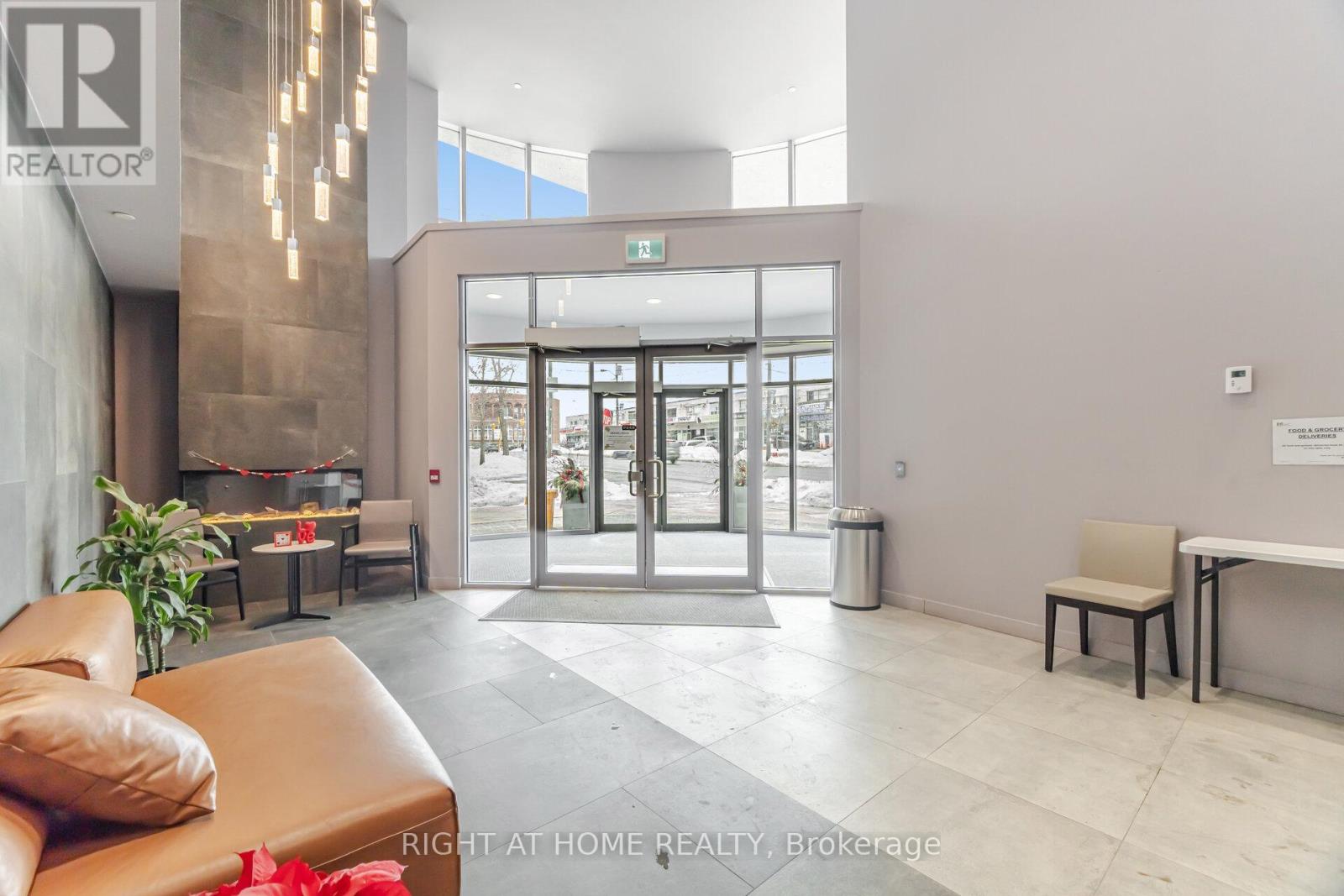 2433 Dufferin Street, Toronto (Briar Hill-Belgravia), Ontario  M6E 0B4 - Photo 3 - W12760532