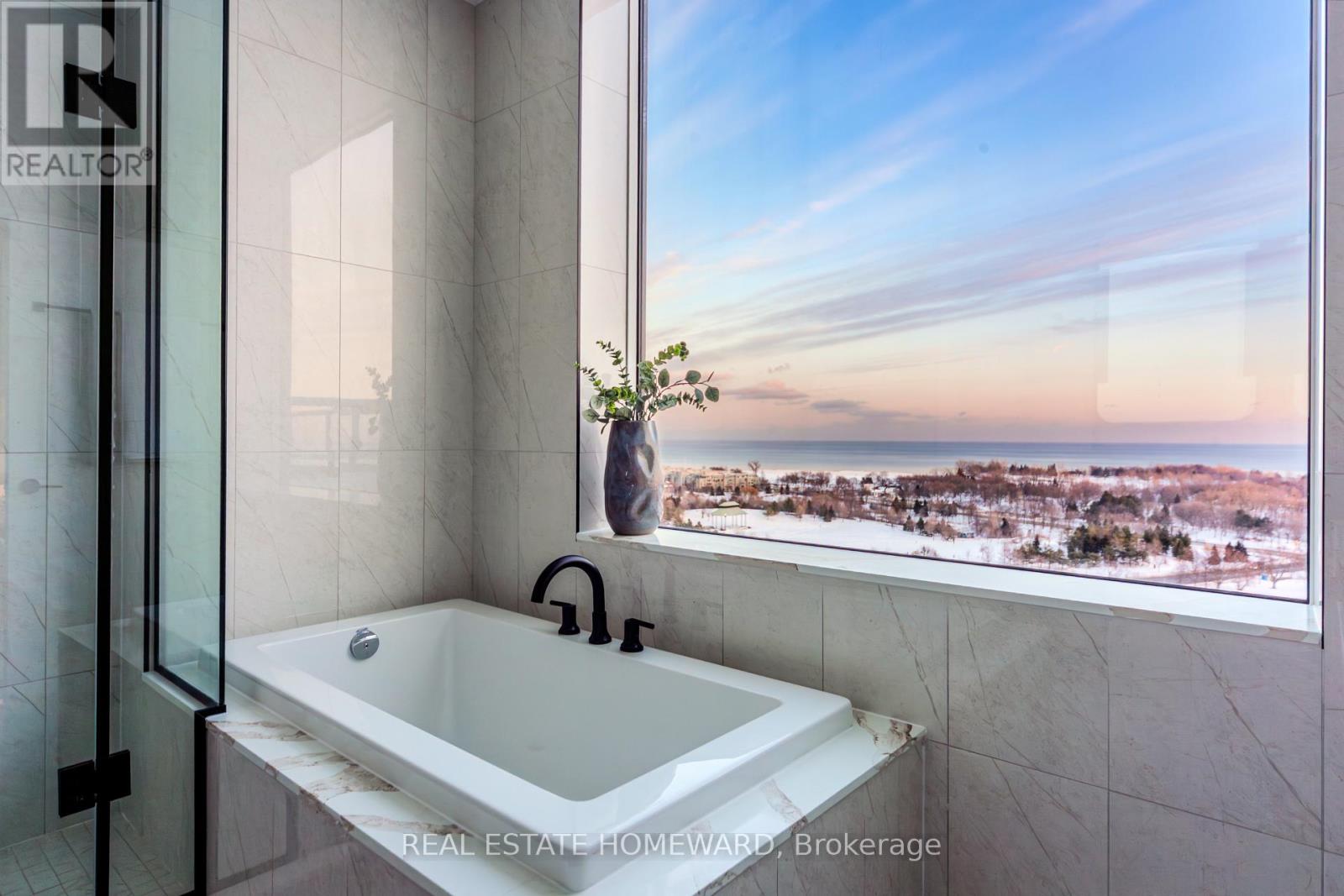 Ph #1701 - 1050 Eastern Avenue, Toronto, Ontario  M4L 0B7 - Photo 17 - E12764366