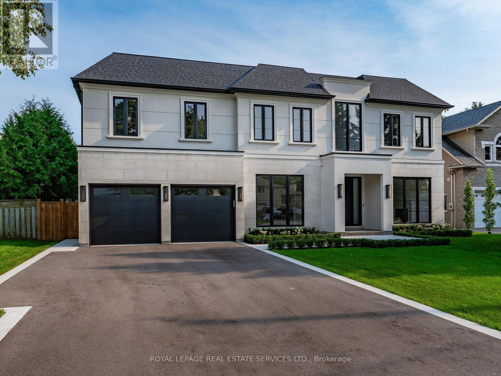 2054 Vickery Drive, Oakville, Ontario  L6L 2J1 - Photo 2 - W12763612