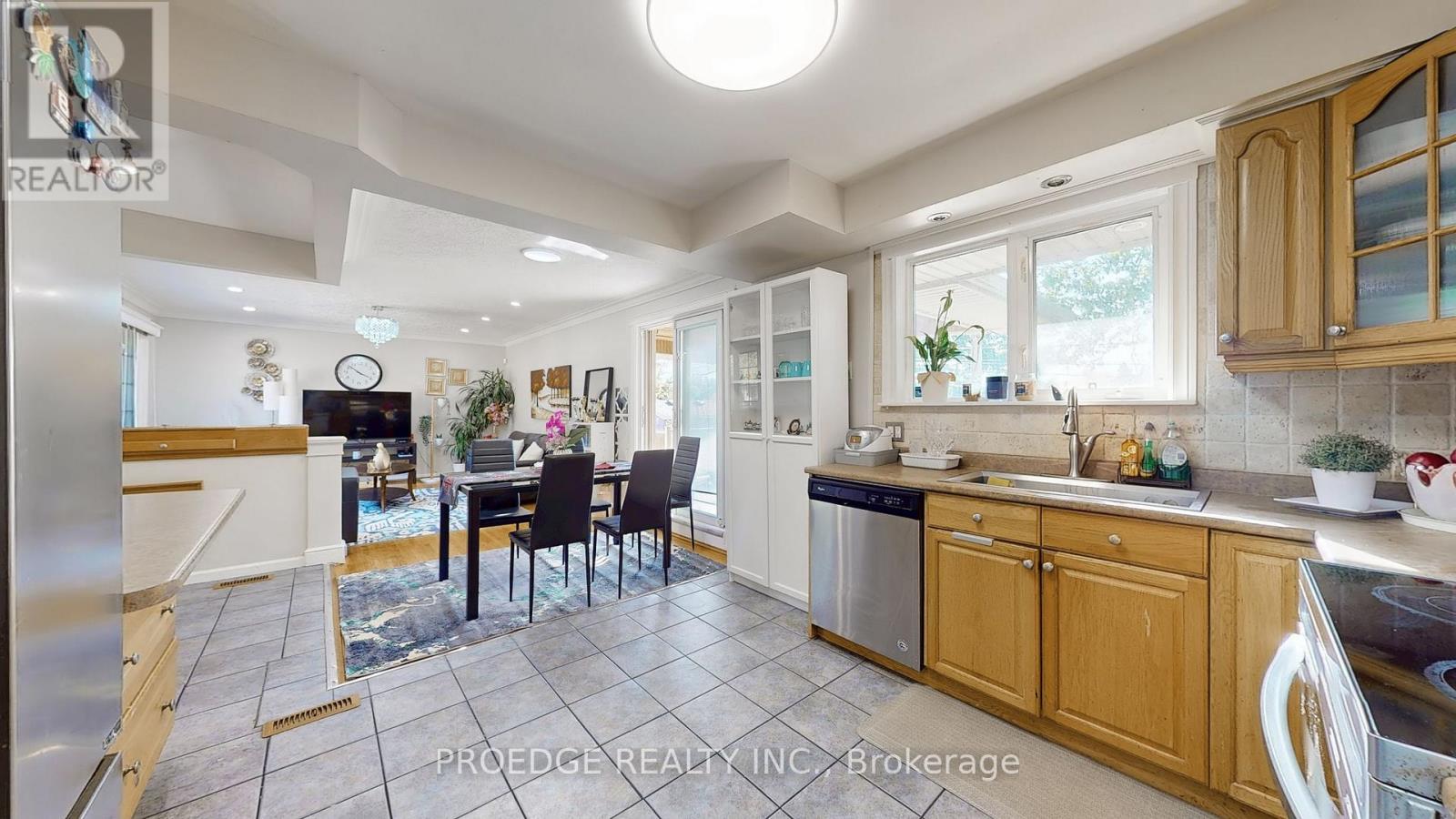 262 Randall Crescent, Toronto, Ontario  M1M 3K4 - Photo 12 - E12445978