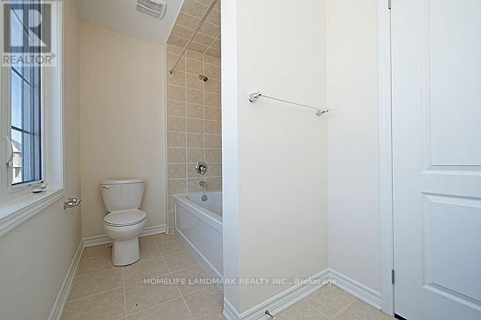 1646 Gainer Crescent, Milton, Ontario  L9T 8X9 - Photo 3 - W12477564