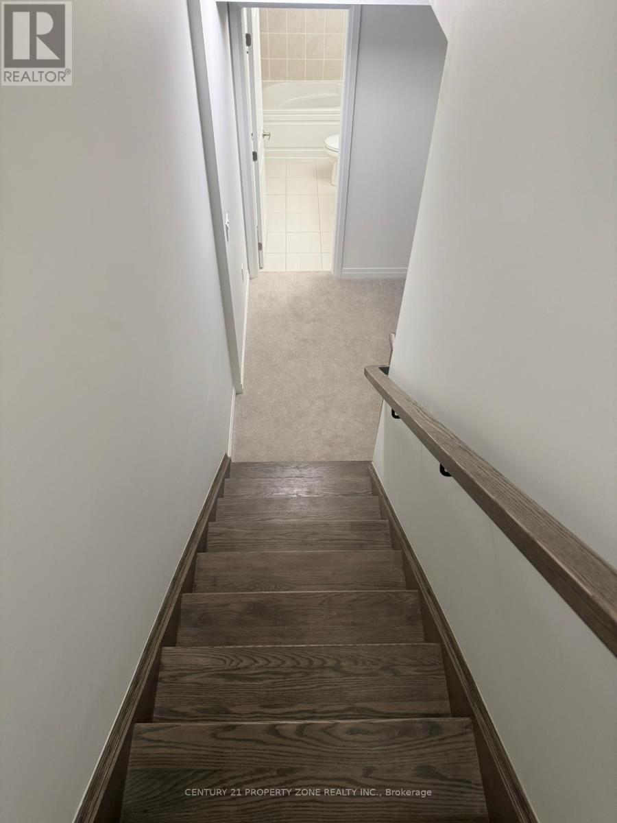 Lower - 2 Timber Fall Drive, Brampton (Northwest Brampton), Ontario  L7A 5L9 - Photo 5 - W12745452