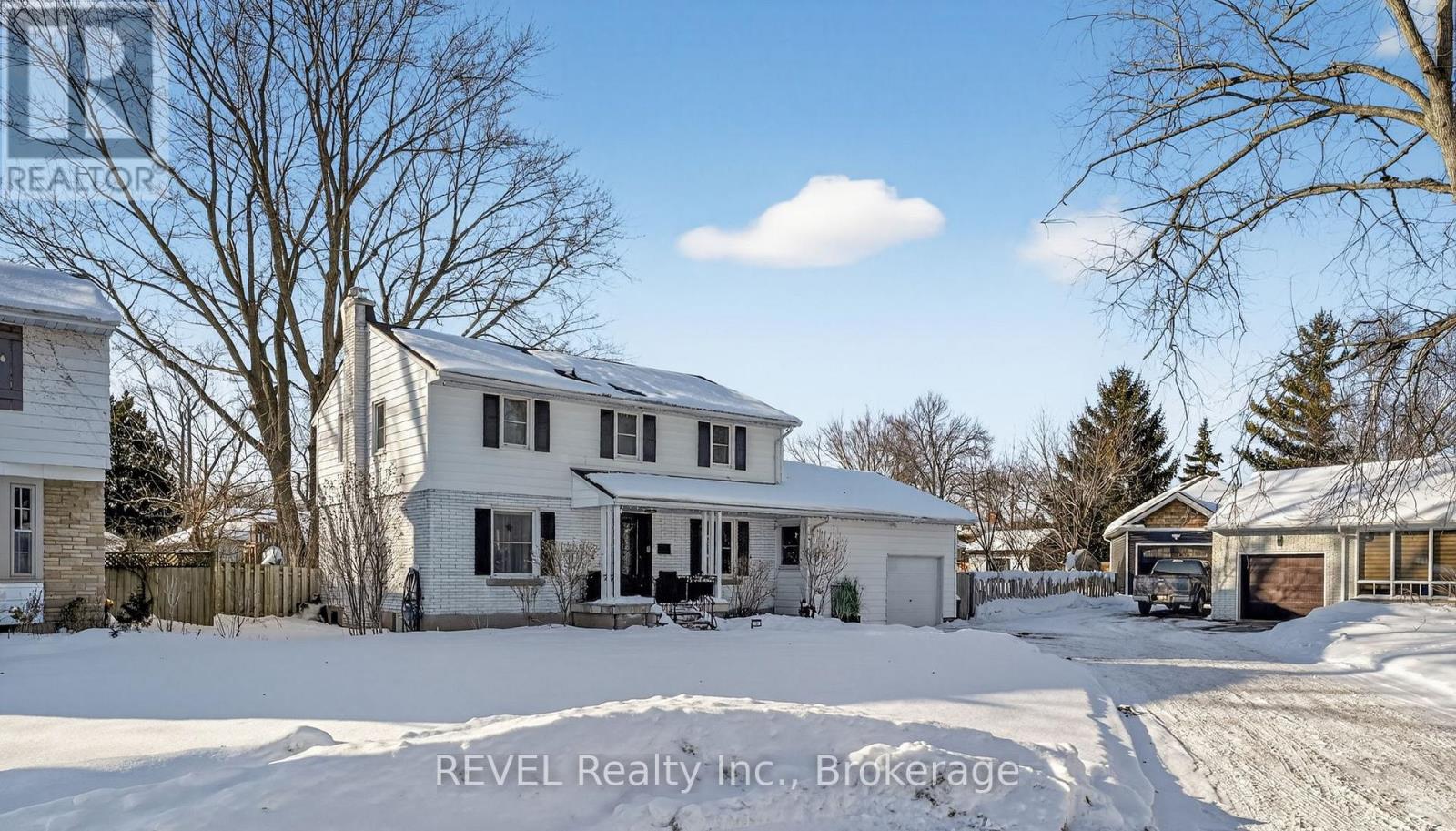 10 Laughlin Place, Welland, Ontario  L3C 4E2 - Photo 1 - X12764832