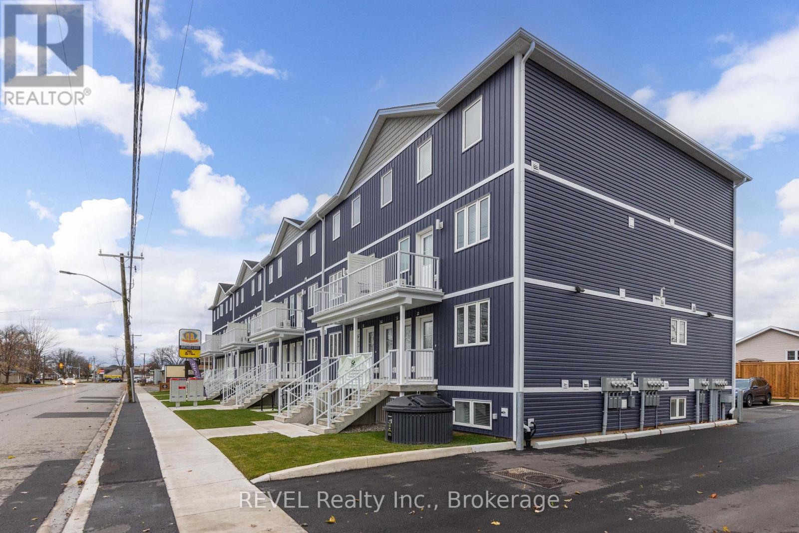 12 - 35 SOUTHWORTH STREET N, Welland, Ontario