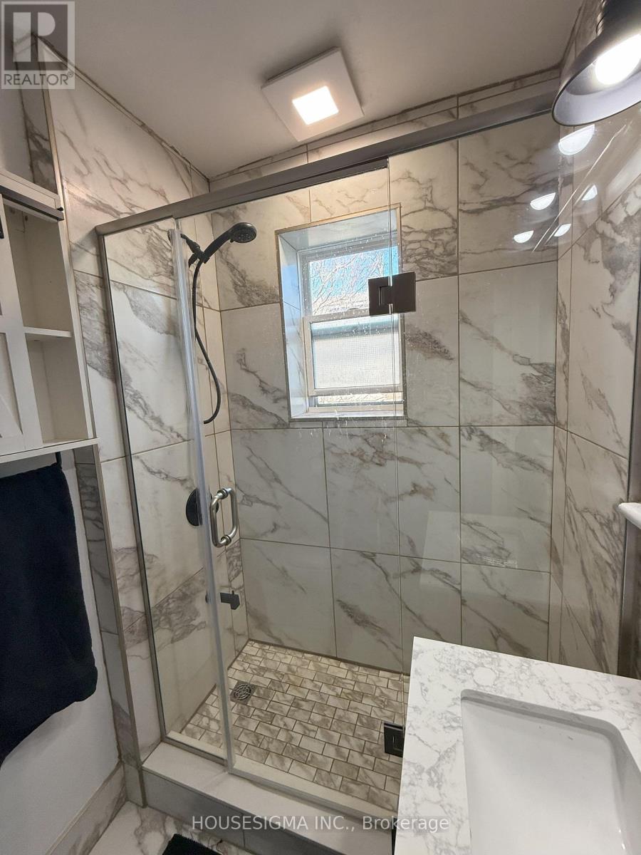 256 Woodbine Avenue, Toronto (The Beaches), Ontario  M4L 3P2 - Photo 12 - E12764806