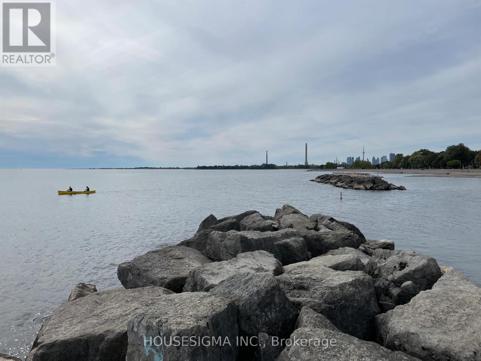 256 Woodbine Avenue, Toronto (The Beaches), Ontario  M4L 3P2 - Photo 2 - E12764806