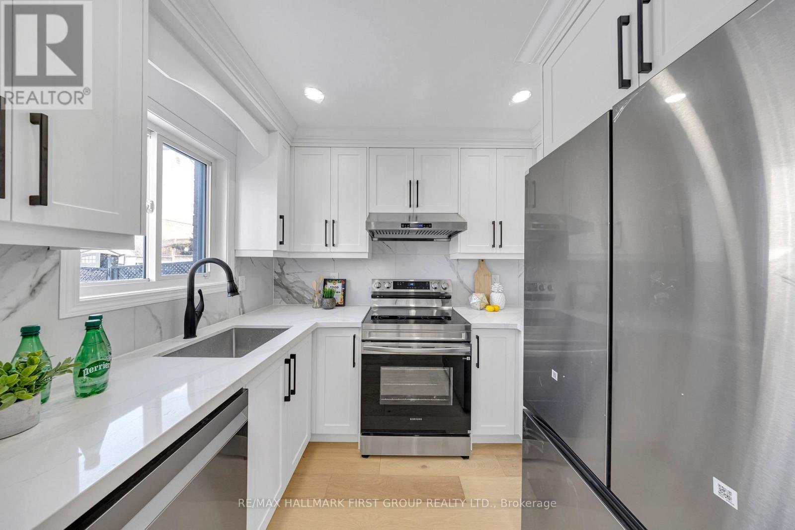 98 Kirkland Place, Whitby, Ontario  L1P 1W9 - Photo 11 - E12764810