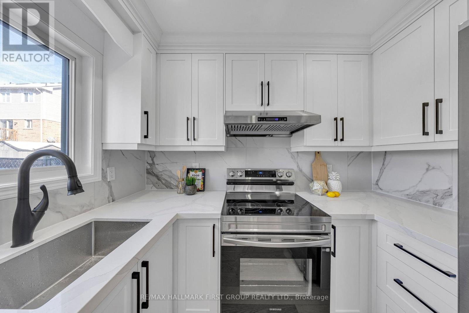 98 Kirkland Place, Whitby, Ontario  L1P 1W9 - Photo 12 - E12764810