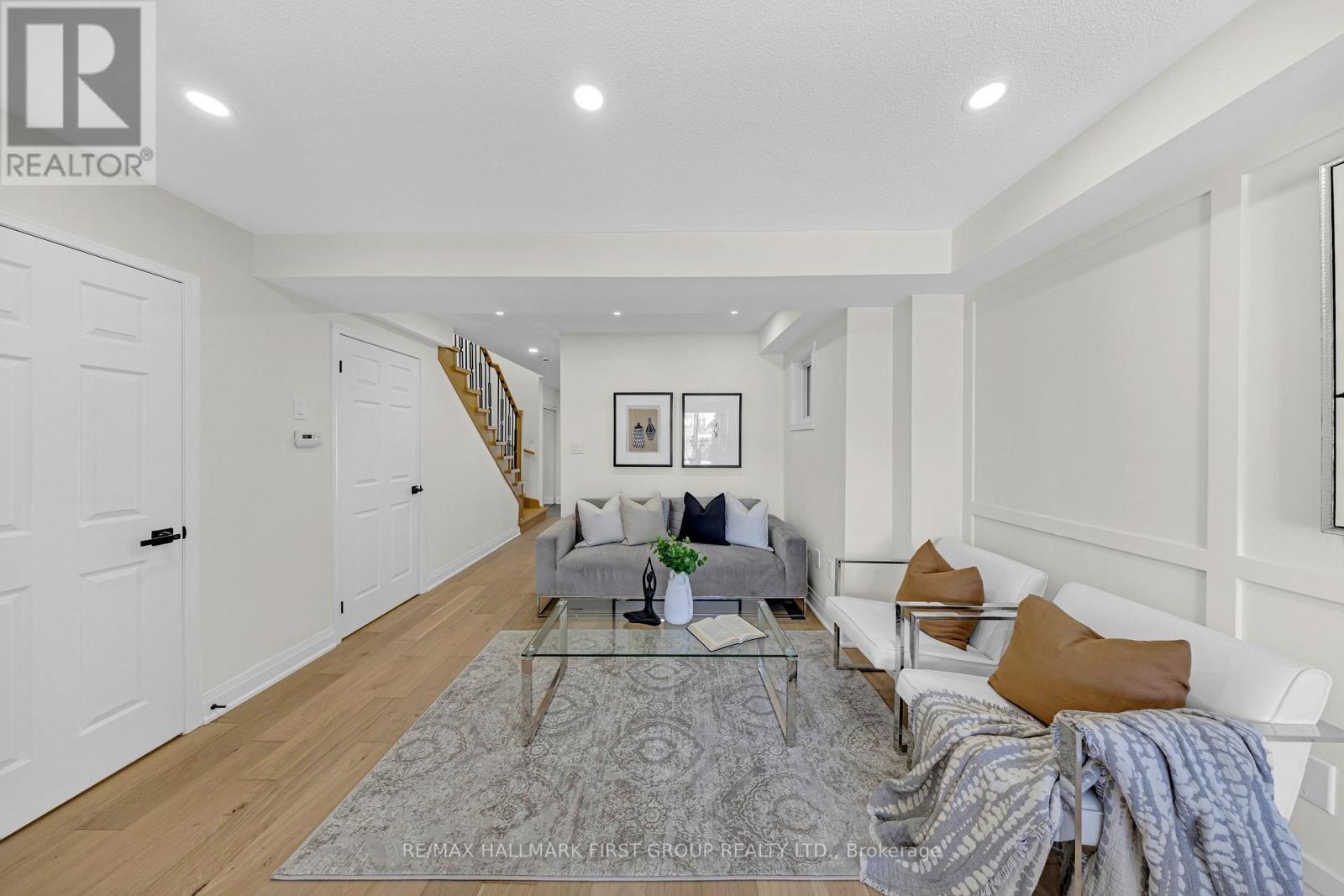 98 Kirkland Place, Whitby, Ontario  L1P 1W9 - Photo 8 - E12764810