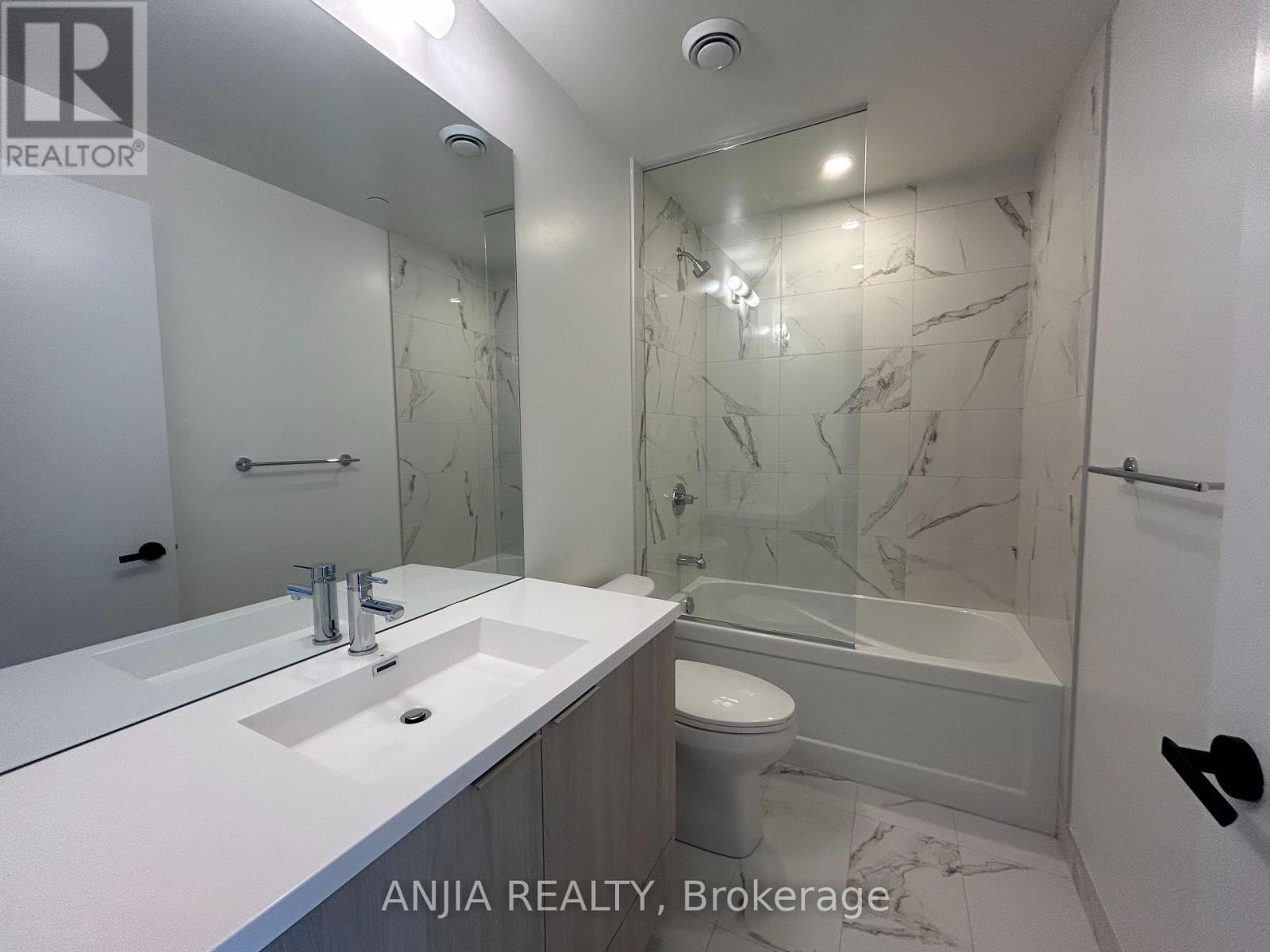 5610 - 8 Interchange Way, Vaughan, Ontario  L4K 0R2 - Photo 12 - N12764814