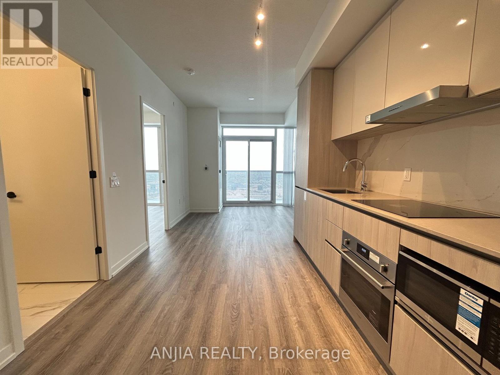 5610 - 8 Interchange Way, Vaughan, Ontario  L4K 0R2 - Photo 5 - N12764814