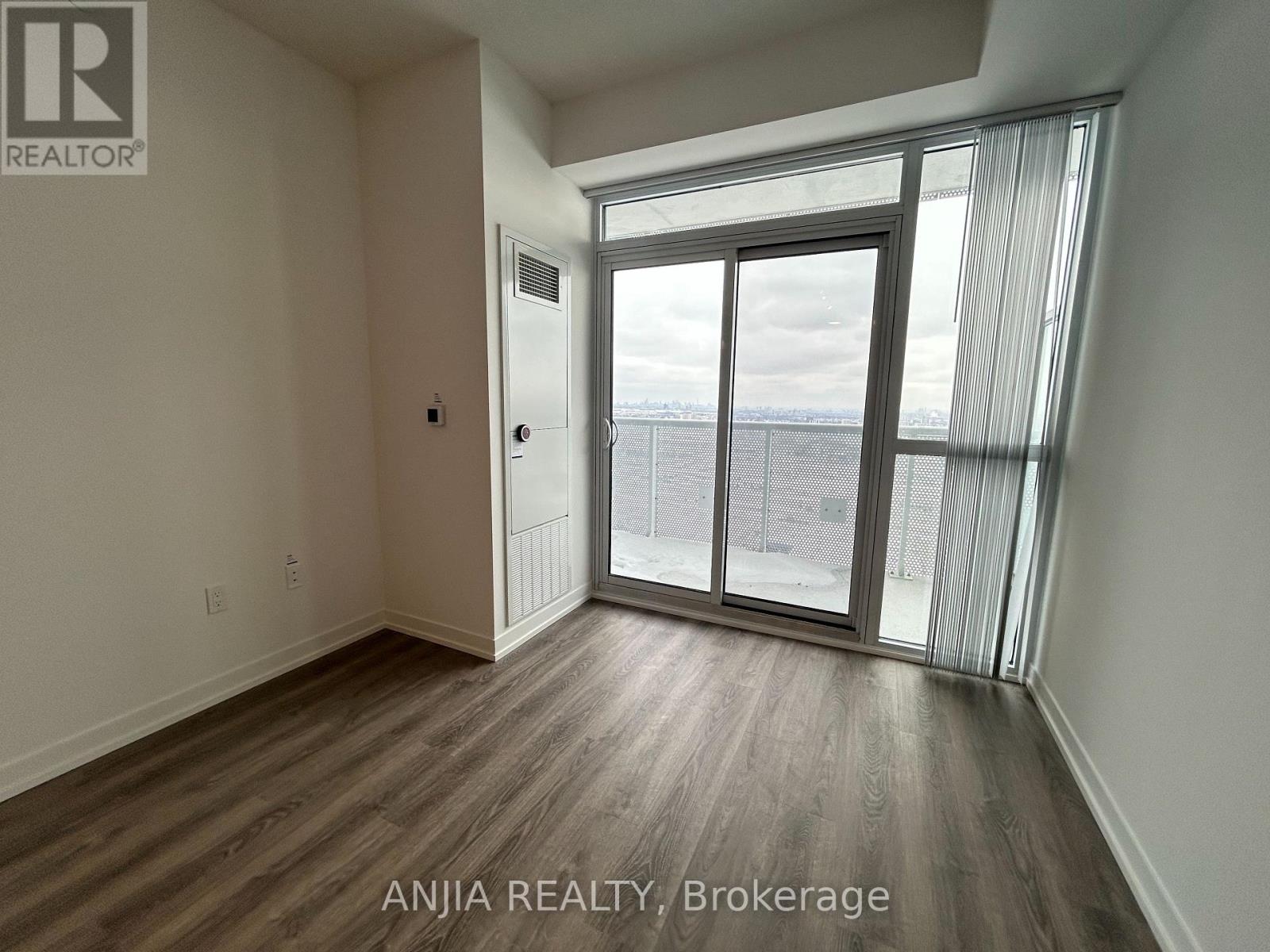 5610 - 8 Interchange Way, Vaughan, Ontario  L4K 0R2 - Photo 8 - N12764814