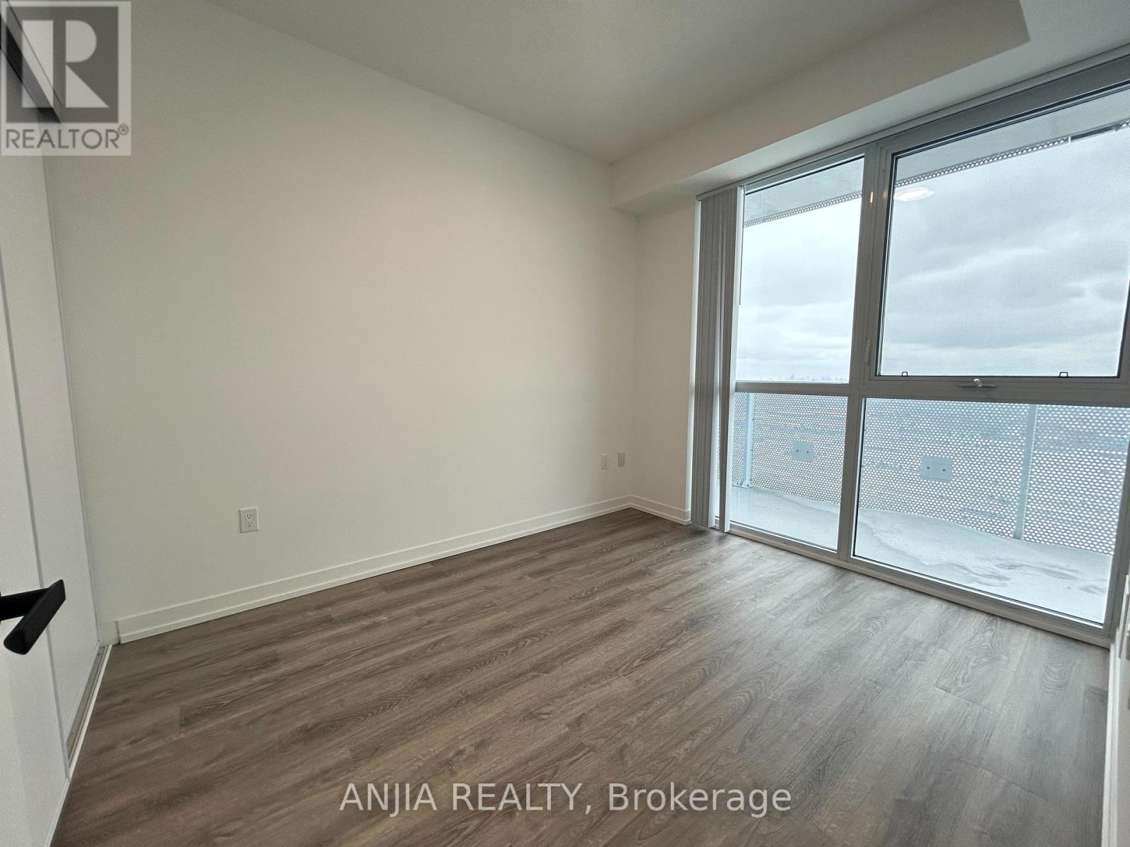 5610 - 8 Interchange Way, Vaughan, Ontario  L4K 0R2 - Photo 9 - N12764814