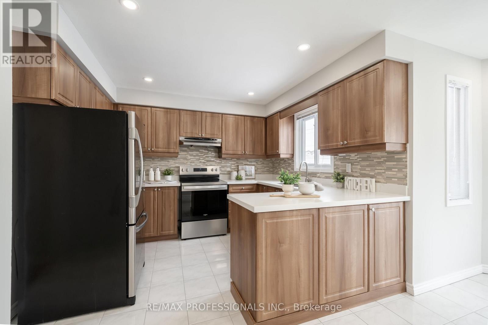 25 Sawyer Crescent, Markham (Markham Village), Ontario  L3P 5T8 - Photo 7 - N12764858