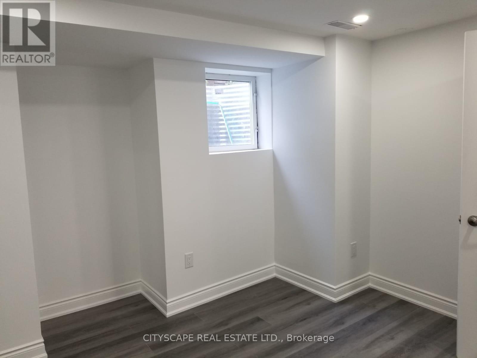 Lower - 3207 Pebblewood Road, Mississauga, Ontario  L5N 6P5 - Photo 11 - W12764816