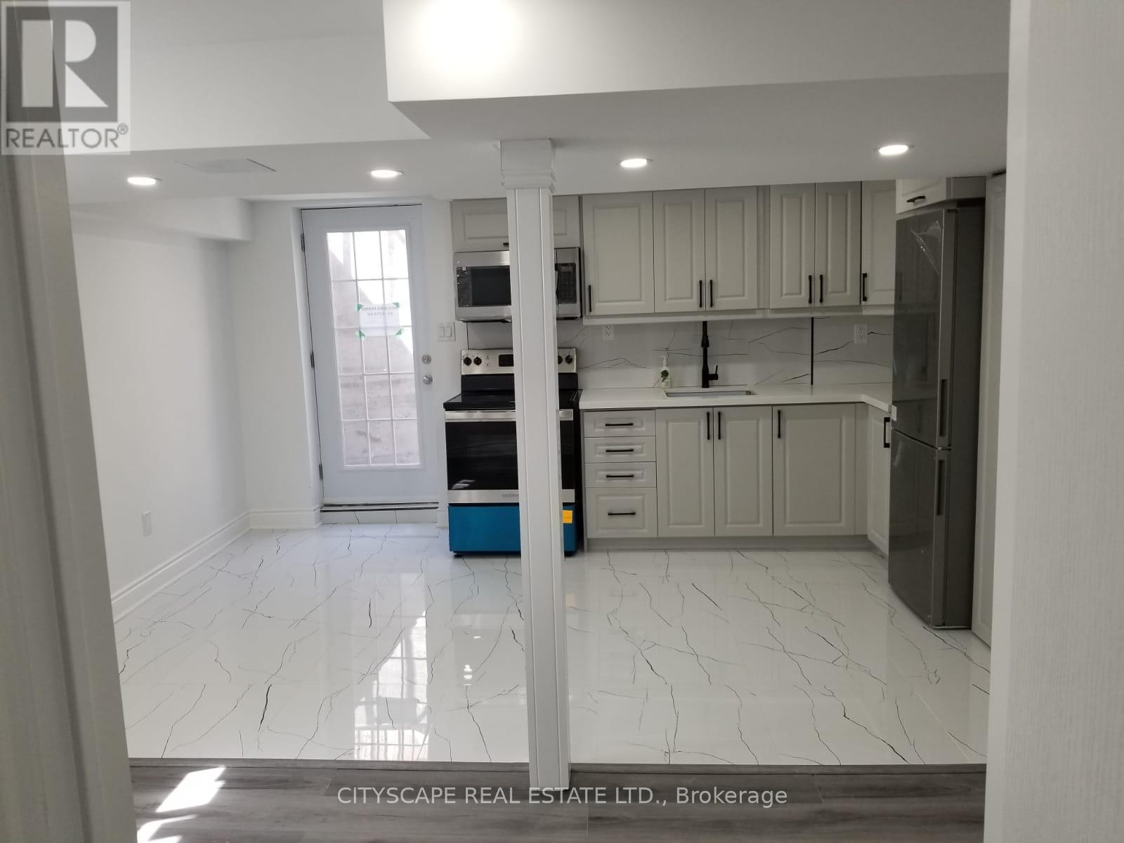 Lower - 3207 Pebblewood Road, Mississauga, Ontario  L5N 6P5 - Photo 3 - W12764816