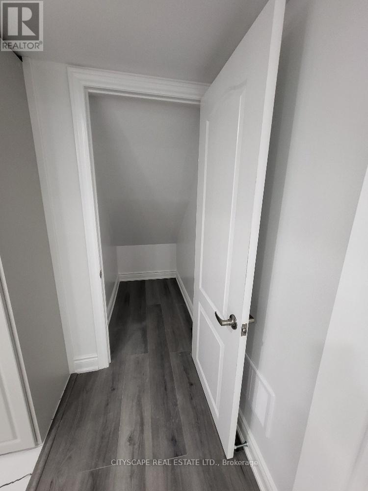 Lower - 3207 Pebblewood Road, Mississauga, Ontario  L5N 6P5 - Photo 8 - W12764816