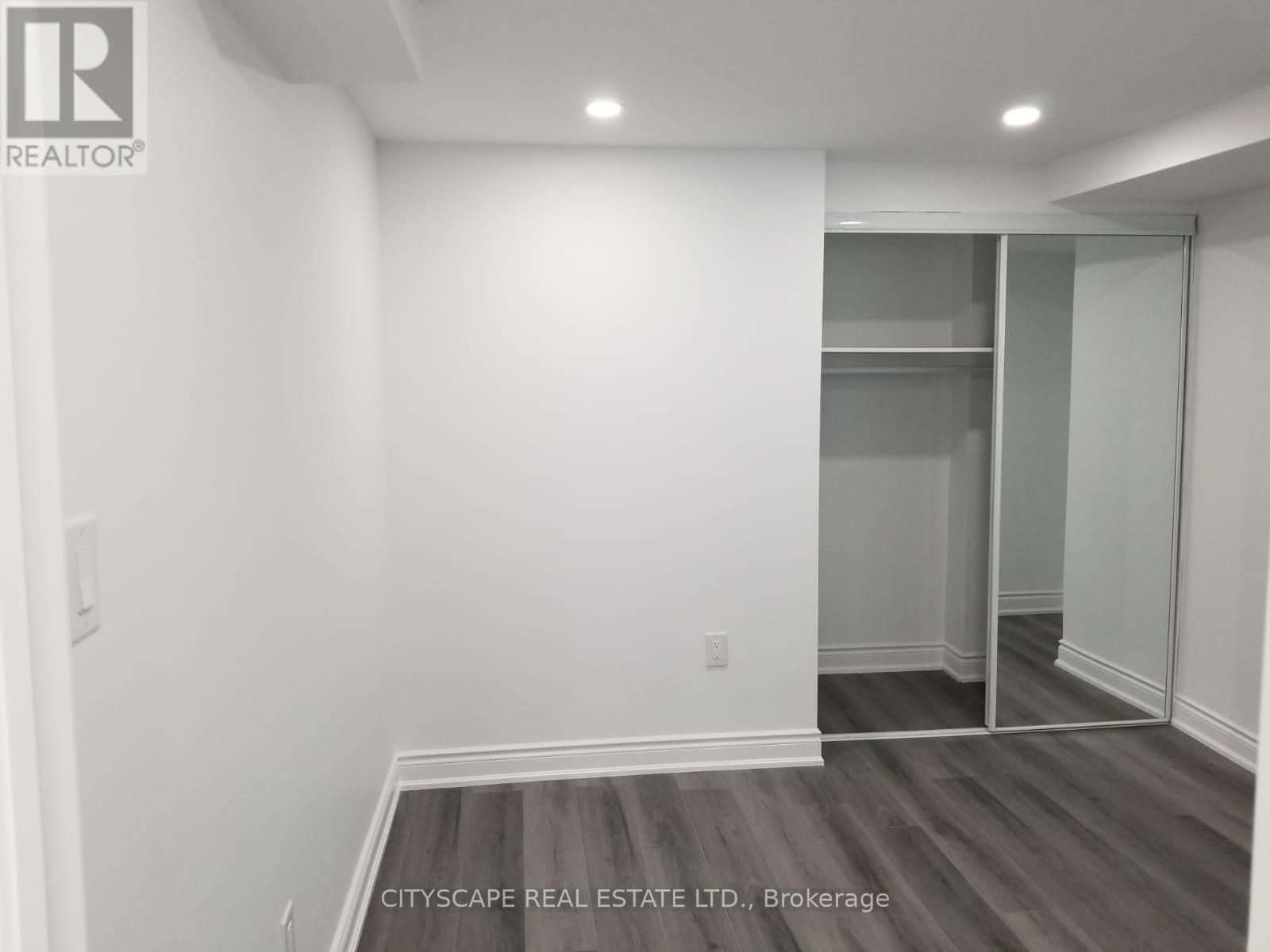 Lower - 3207 Pebblewood Road, Mississauga, Ontario  L5N 6P5 - Photo 9 - W12764816